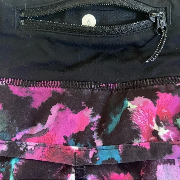 Lululemon Speed Short Mini Midnight Bloom Black Deep Fuschia / Black Sz 6 - Picture 3 of 4